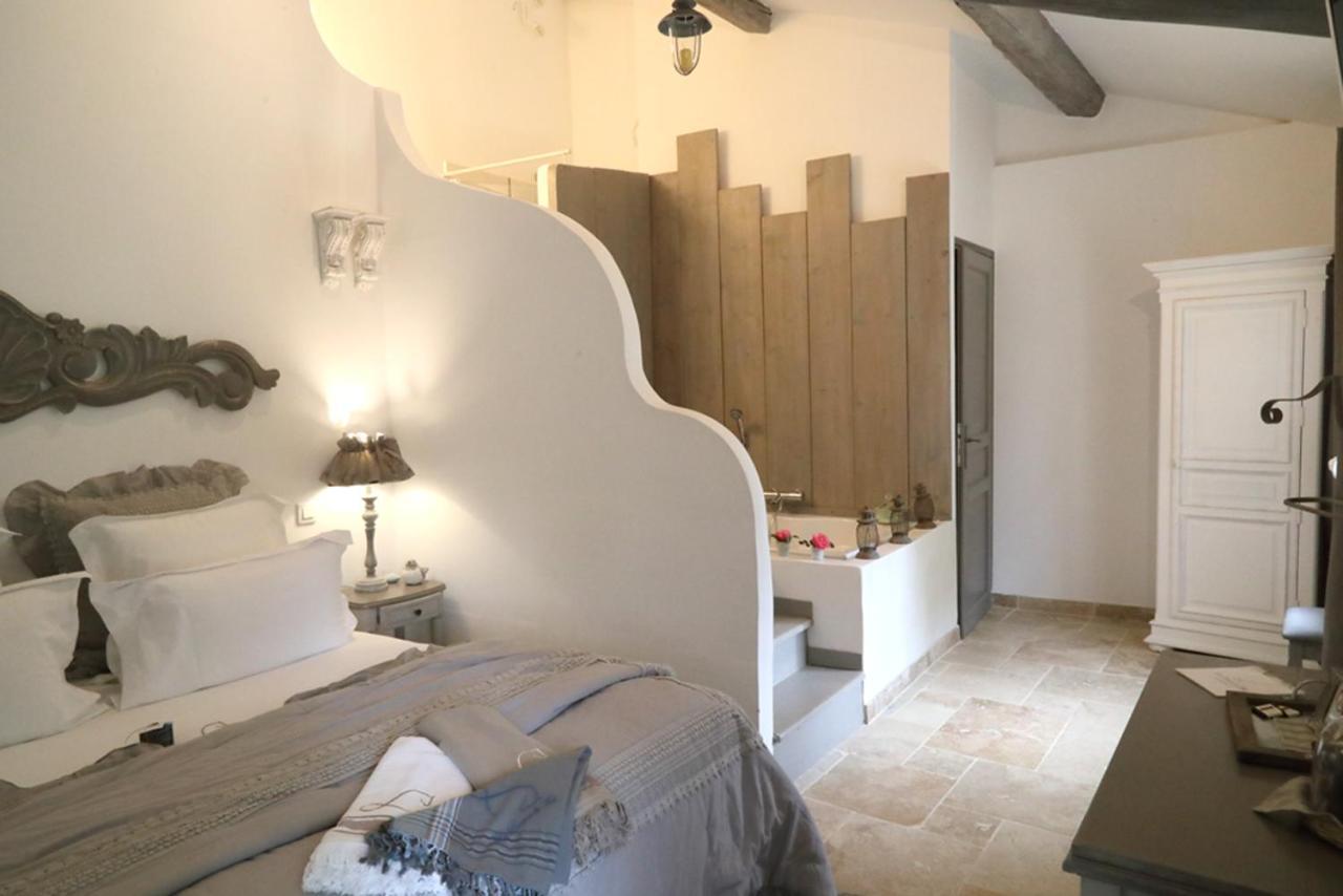 Maison D'Hotes "Les Ecuries Du Mas" Lamanon Kültér fotó