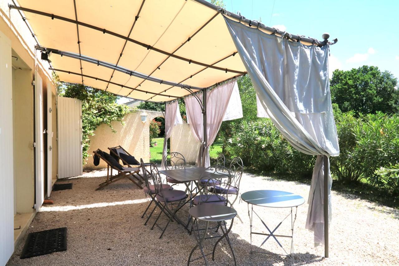 Maison D'Hotes "Les Ecuries Du Mas" Lamanon Kültér fotó