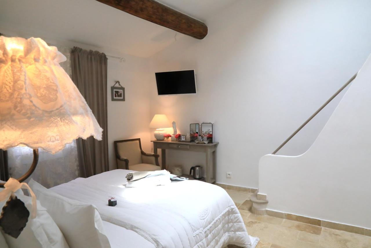 Maison D'Hotes "Les Ecuries Du Mas" Lamanon Kültér fotó