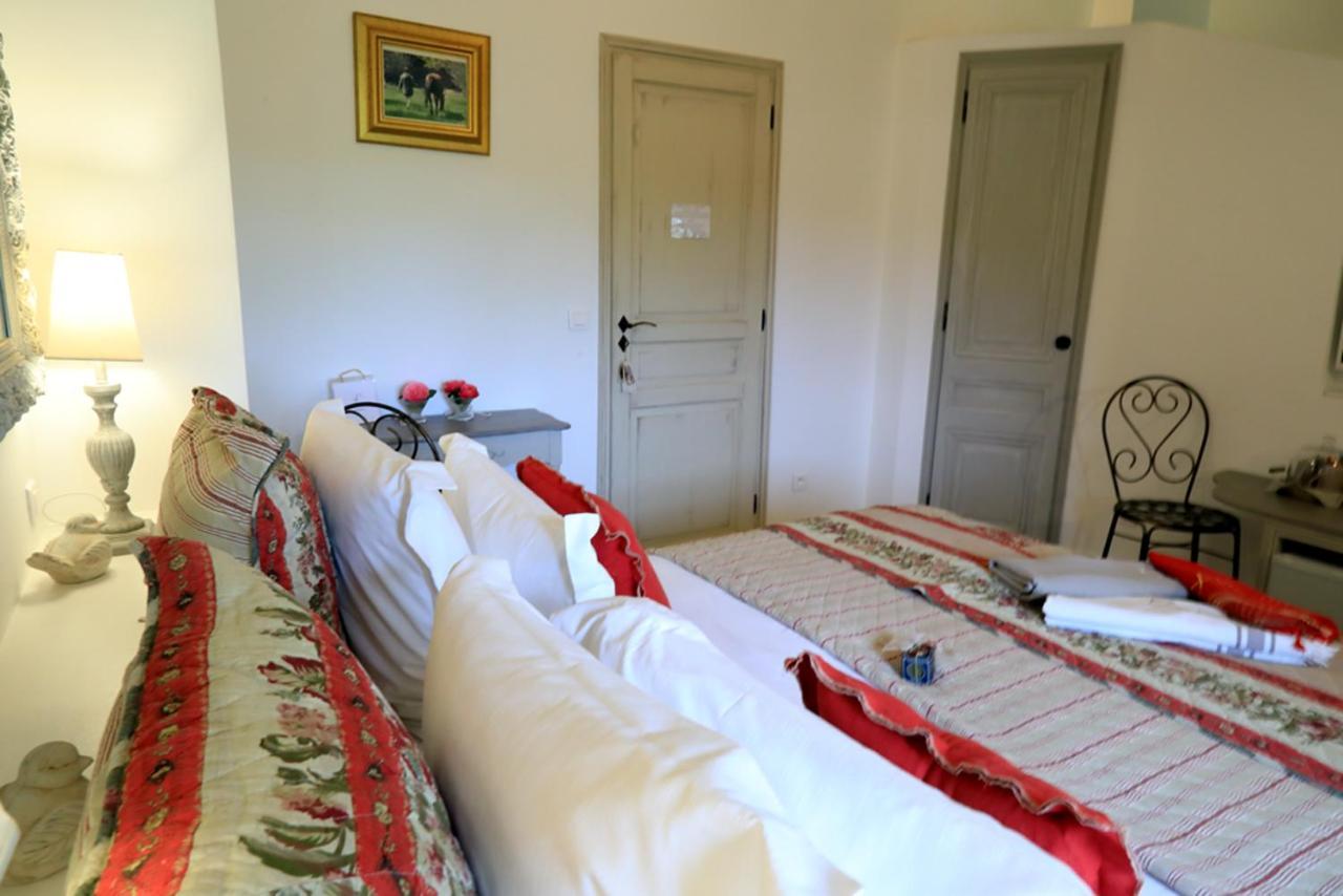 Maison D'Hotes "Les Ecuries Du Mas" Lamanon Kültér fotó