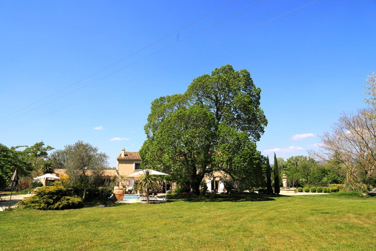Maison D'Hotes "Les Ecuries Du Mas" Lamanon Kültér fotó